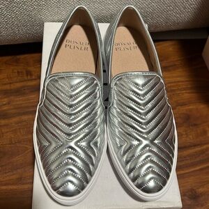NIB Donald Pliner Pammy Women's Metallic Silver Quilted Slip-on Sneaker 38.5